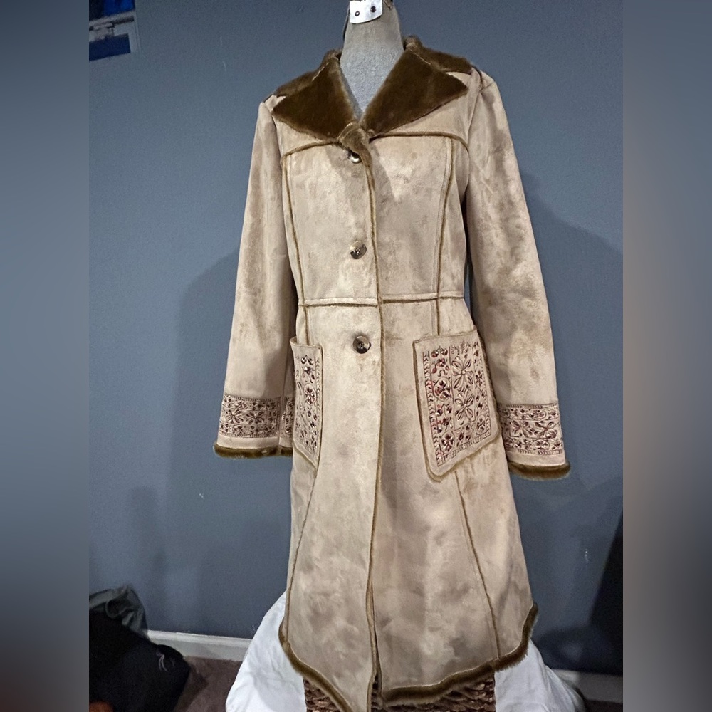 Beautiful Penny Lane embroidered Women’s Faux suede Benetton coat size Medium